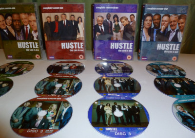 Hustle Escrocii 2004 8 sezoane DVD foto