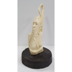 Regina africana, Sculptura in fildes, Secol XX