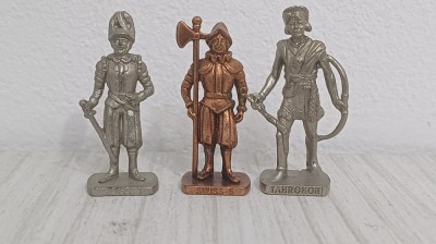 Kinder - Soldatei metalici 3 bucati-lot 4 foto