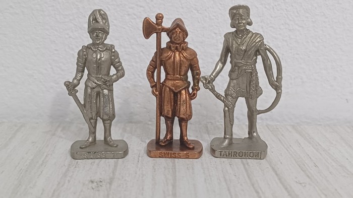 Kinder - Soldatei metalici 3 bucati-lot 4