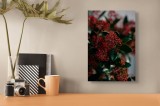 Tablou Canvas, "Boboci roșii &icirc;n lumină difuză", Flori, Roșii, Frunze, Verzi, Detalii, Natură, Viu, Textură, Contrast, Organic, Botanică, Delicat., 26
