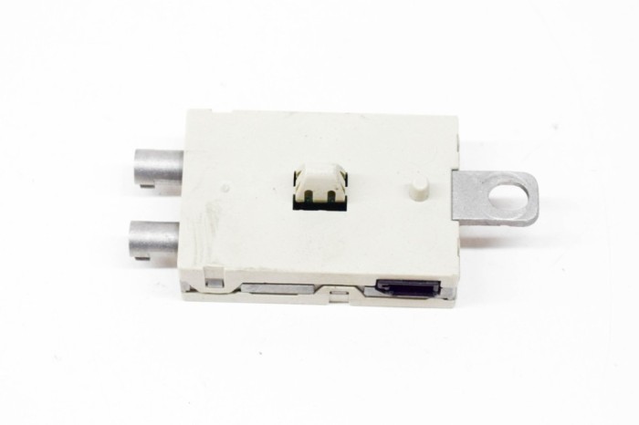 Amplificator de antena LAND ROVER DISCOVERY SPORT L550 2016 OEM: EX53-18C847-CA 14558160