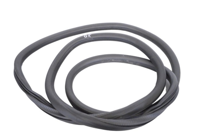 Garnitura ușă st&acirc;nga spate PORSCHE CAYENNE 92A 2015 OEM: 7P0867367H | 23775211