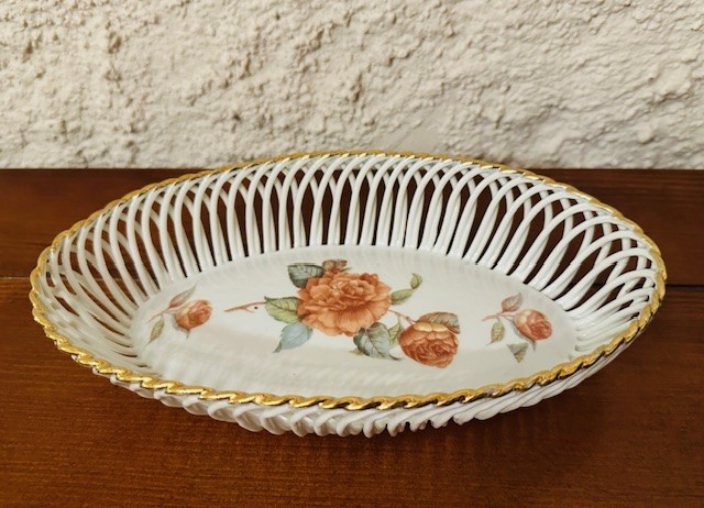 COSULET/ FRUCTIERA DIN PORTELAN FIN- MARCAJ PORTELANUL ALBA- IULIA LUCRU MANUAL L24CM