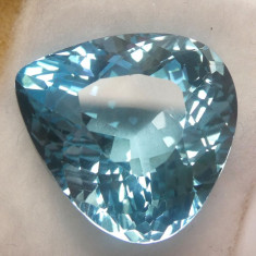 Blue Topaz- 31.88 ct Certificat de Autenticitate foto