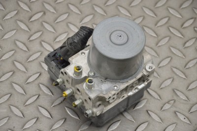 Pompa ABS INFINITI Q50 2016 OEM: Sedan | 17534852 foto