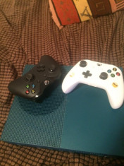 XBOX 1+ FIFA 17 +GTA 5 + 2 CONTROLLER foto