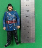 T 3 / 22 Figurina pompier Preiser 1:24 7,5 cm vopsit plastic dur vintage