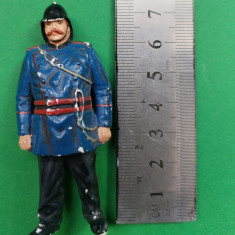 T 3 / 22 Figurina pompier Preiser 1:24 7,5 cm vopsit plastic dur vintage