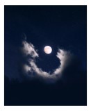 Tablou Canvas, "Luna privită printre nori nocturni", Lună, Nori, Cer, Stele, Noapte, Mister, Lumină, &Icirc;ntuneric., 26 x 39 cm, CMCLASS