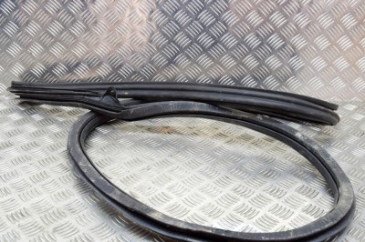 Garnitura ușă dreapta față PORSCHE 911 992 2019 OEM: 992831704C,992.831.704.C | 12135894 foto