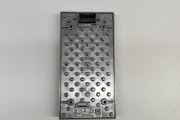 Stație de &icirc;ncărcare wireless FORD PUMA J2K, CF7 2020 OEM: M1TT-19J235-AA,10R-0511552 22152775