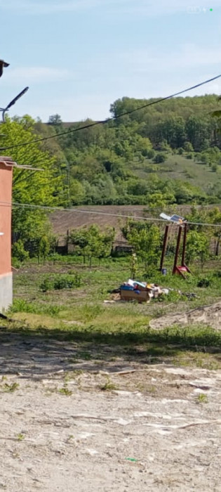 V&acirc;nd urgent casa la tara mobilata utilata la 27 km Craiova .