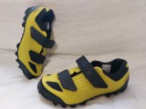 Pantofi Ciclism MTB Shimano ME100M, Marime 39 (25cm), Piele, Placute Incluse, Off Road/Mountain Enduro