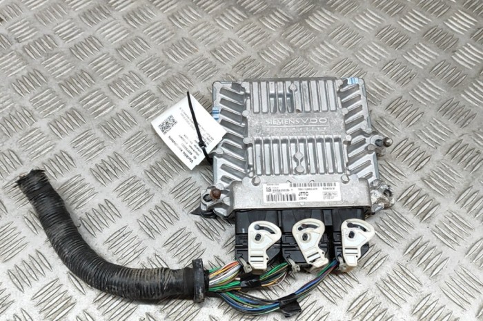 Unitate de control motor FORD FOCUS II Cabrio 2007 OEM: 7M51-12A650-ATC,5WS40552B-T,SID803A,S122025103 | 29753523