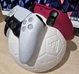 Suport 3D pentru 2 Controllere PS5 DualSense &ndash; Minge Fotbal