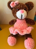 Jucarie de plus Ursuletul Krina, lucrata manual, handmade, textil, maro/roz, 16 cm