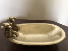 Scrumiera veche englezeasca in forma de vana cu robineti,din bronz foto