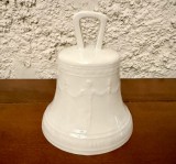 CLOPOTEL DIN PORTELAN FIN ALB- CLOPOTUL LIBERTATII- MARCAJ KPM BERLIN H12,5CM