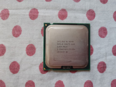 Procesor Intel Core 2 Quad Q8200 2,33GHz/4M/1333 FSB socket 775, Pasta cadou. foto