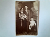 Fotografie CP cu părinți și fiu din București