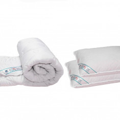 Set pilota 180x200 cm, 200g si 2 perne 50x70 cm HypoallergenicMed Somnart, microfibra matlasata Relax KipRoom