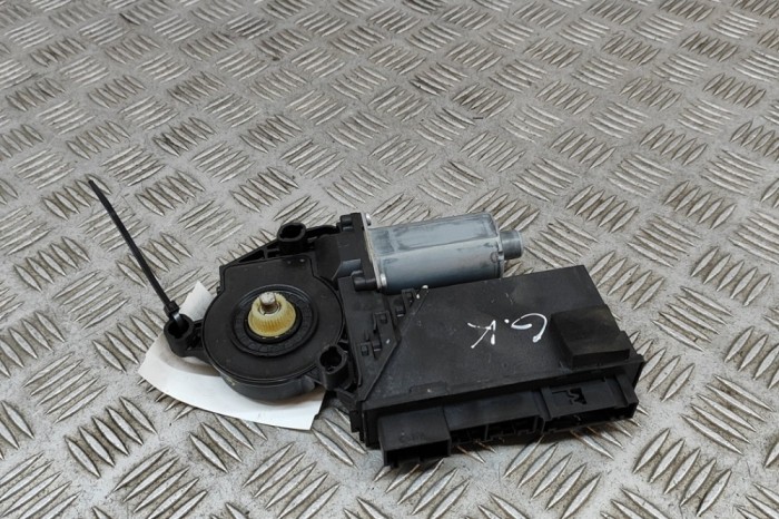 Motor macara geam ușă st&acirc;nga spate VW TOUAREG 7LA, 7L6, 7L7 2008 OEM: 3D0959795E,7L6959703 26245119