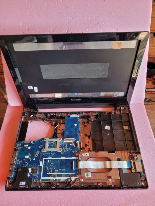 placa de baza si carcasa incompleta LENOVO G51-35 - pentru piese -