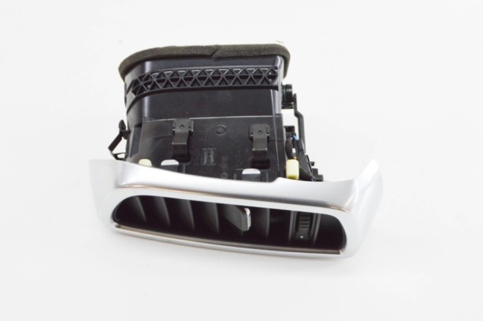 Gura de ventilație planșa de bord PORSCHE CAYENNE 92A 2015 OEM: 7P5819703D,7P5.819.703.D,4590022001 21325404