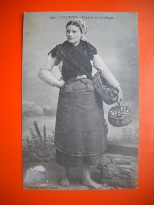 HOPCT 507 S L ILE TUDY-PESCARITA DE SCOICI-MESERII -FEMIE -FRANTA --COSTUM SI COAFURA / COSTUME TRADITIONALE -EUROPA - foto