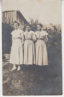 M5 B82 - FOTO - FOTOGRAFIE FOARTE VECHE - tinere domnisoare - anii 1930 foto