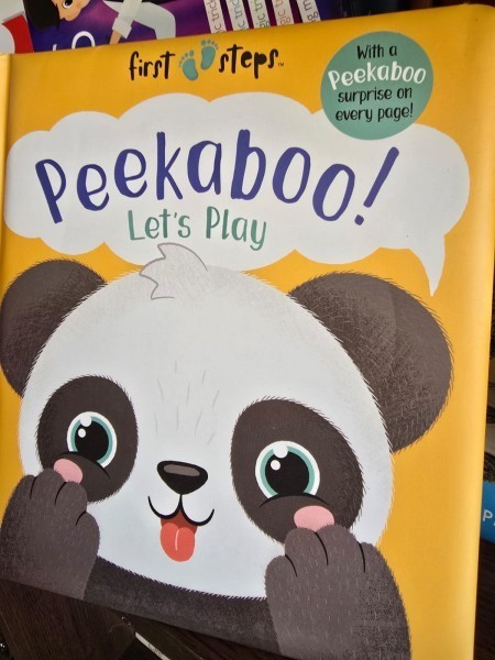 First steps - Peekaboo! Let s play (Primii pasi - Cucu-bau! Hai sa ne jucam - limba engleza)