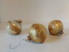 Lot 3 globuri de sticla vechi, vintage, West Germany, cca 7cm diametru, decor brad / pom de Craciun, auriu