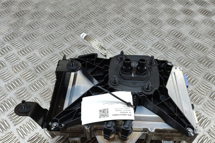 Alt modul de control TESLA MODEL 3 2022 OEM: 1681271-05-H 25409003