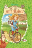 Hotelul Labuta Fermecata | Feline Lang