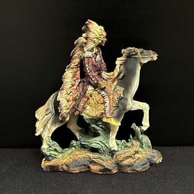 Figurină decorativă din rășină &amp;ndash; călăreț indian, China foto