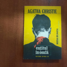Cutitul in ceafa de Agatha Christie