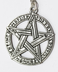 Pandantiv celtic Pentagrama cu rune foto