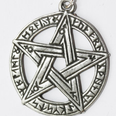 Pandantiv cu lantisor Celtic Sorcery - Pentagrama cu rune, placat cu argint,