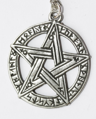 Pandantiv cu lantisor Celtic Sorcery - Pentagrama cu rune, placat cu argint, foto