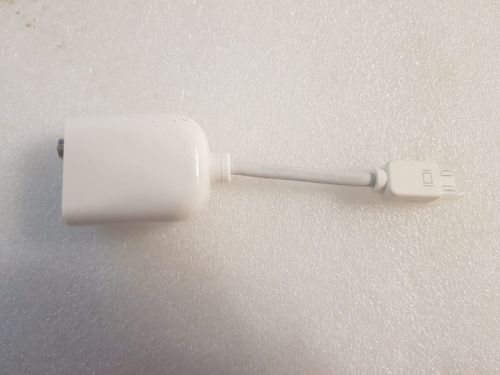 Adaptor Apple M9109G/A Mini-VGA to S-Video - poze reale