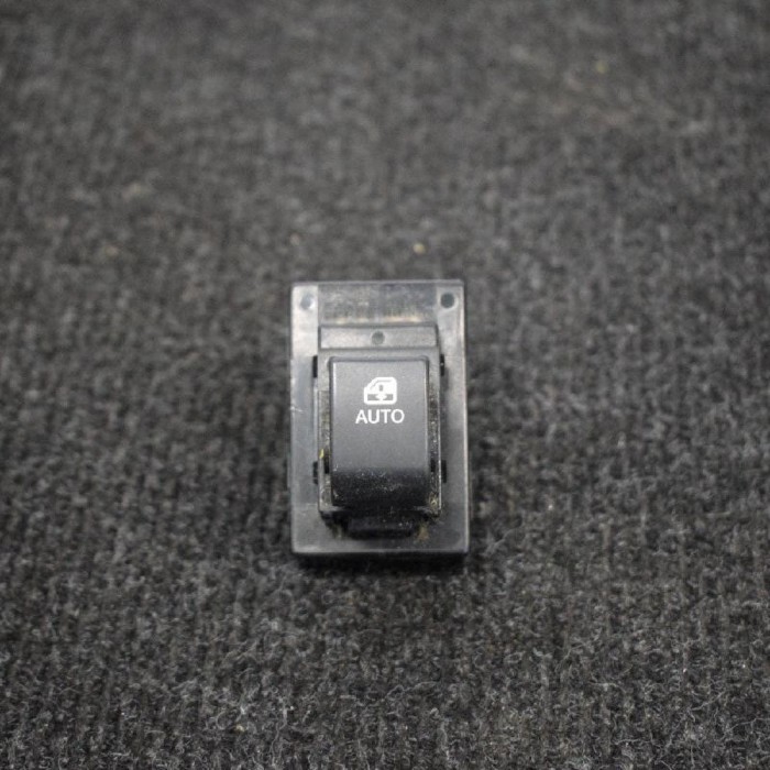 Buton geam ușă dreapta față KIA CEE\&#039;D SW ED 2010 OEM: 93575-1H100 3696295