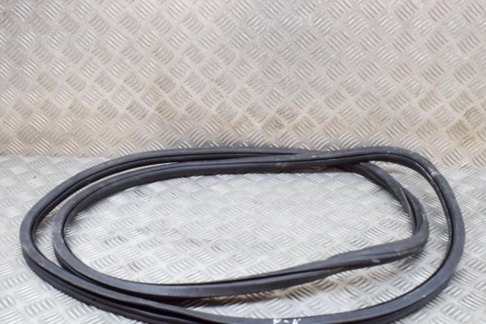 Garnitura ușă st&acirc;nga față PORSCHE CAYENNE 92A 2012 OEM: 7P0867365B | 20352934