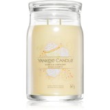 Yankee Candle Vanilla Cupcake lum&acirc;nare parfumată Signature 567 g