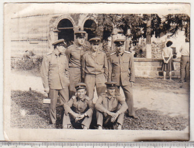 bnk foto Militieni la Manastirea Cozia - anii `50 foto