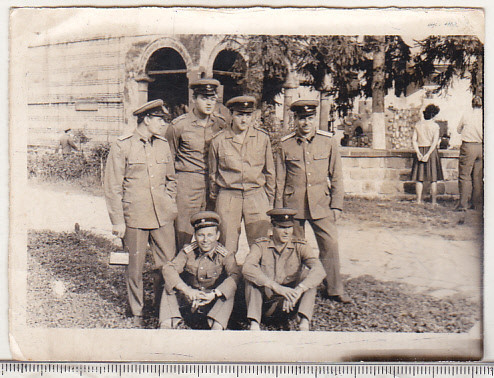 bnk foto Militieni la Manastirea Cozia - anii `50