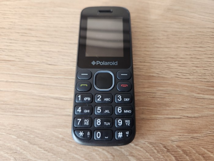 Telefon mobil Polaroid A100 negru ca nou cu folie pe ecran