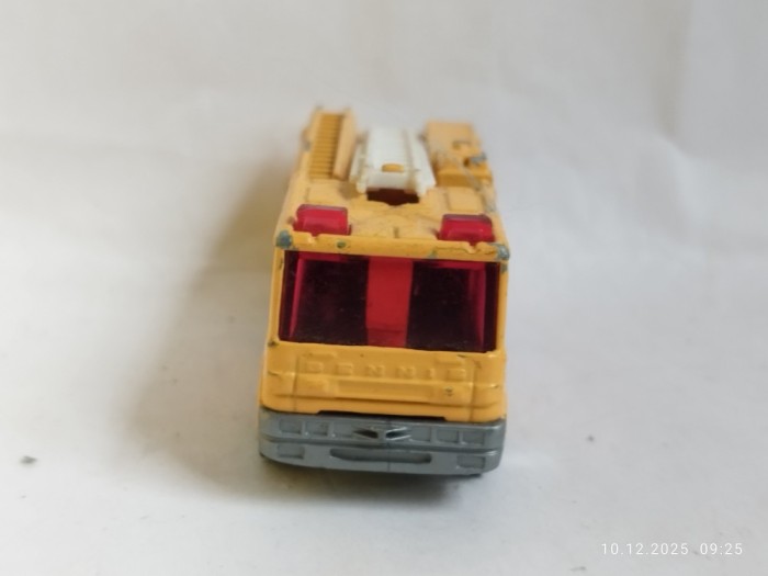 bnk jc Matchbox Dennis Sabre 1/96