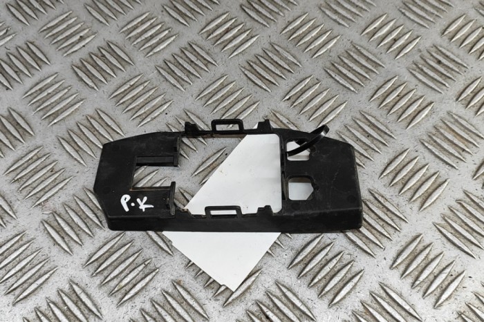 Suport bara de protecție st&acirc;nga față AUDI A5 Avant 2024 OEM: 8B3907689 | 31880380