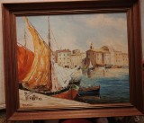 Pictură veche realizată in ulei pe p&acirc;nză reprezent&acirc;nd un port mediteranean cu bărci cu vele (tartane) și clădiri vechi